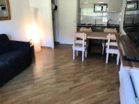 Kuchyňa alebo kuchynka v ubytovaní Résidence Chalmettes - Joli studio rénové avec accès direct aux pistes. parking privé. MAE-8704