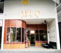 Arte Mont Kiara Kuala Lumpur في كوالالمبور: واجهة متجر ألو عليها لافتة