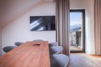TV a/nebo společenská místnost v ubytování Magnetit Hotel Šumava