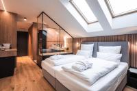 Postel nebo postele na pokoji v ubytování Magnetit Hotel Šumava
