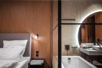 Postel nebo postele na pokoji v ubytování Magnetit Hotel Šumava