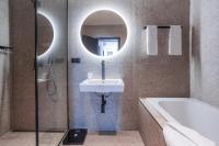 Koupelna v ubytování Magnetit Hotel Šumava