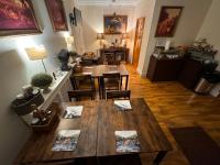 Ruang duduk di The West Highland Way Hotel and Retreat Accommodation