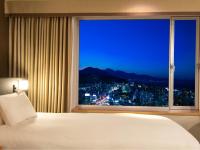 ホテルから撮影された、または一般的な山の景色