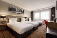 Ramada by Wyndham Amsterdam Airport Schipholにあるベッド