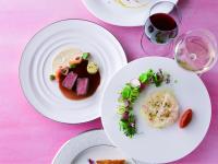 ホテルの敷地内または近くでの食事または食べ物