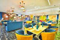 Un lugar para sentarse en Orsom Stays Sassy Sector 53