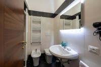 A bathroom at Tenuta Ricco With Pool And Garden