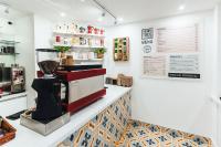 Příslušenství pro přípravu čaje a kávy v ubytování TF Royal Hotel & Theatre