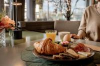 Jídlo v hotelu nebo okolí