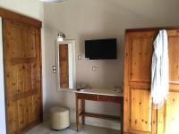 Televízia a/alebo spoločenská miestnosť v ubytovaní Evangelos Apartments