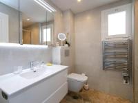 Kúpeľňa v ubytovaní Apartment Orellana-5 by Interhome