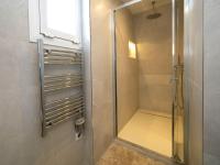 Kúpeľňa v ubytovaní Apartment Orellana-5 by Interhome