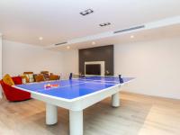 Stolní tenis v ubytování Villa Ardíaca by Interhome nebo okolí