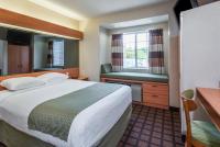 Ein Bett oder Betten in einem Zimmer der Unterkunft Microtel Inn &amp; Suites by Wyndham Uncasville Casino Area
