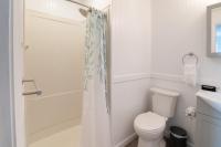 Ein Badezimmer in der Unterkunft Windy Waves Top Location w Pool