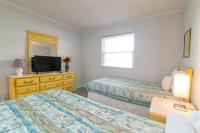 Ein Bett oder Betten in einem Zimmer der Unterkunft Windy Waves Top Location w Pool