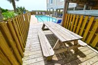 Der Swimmingpool an oder in der Nähe von Windy Waves Top Location w Pool