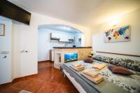 Kuchyňa alebo kuchynka v ubytovaní M & J Central Suites