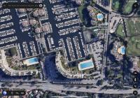 Widok z lotu ptaka na obiekt Cannes Marina Résidence Le Surcouf - Studio de 28m2 au 10ème étage avec piscine, terrasse, parking, vue montagne et port : Mandelieu-La Napoule