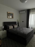 Posteľ alebo postele v izbe v ubytovaní LuxRooms - Hotel type with private jacuzzi
