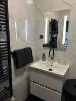 Kúpeľňa v ubytovaní LuxRooms - Hotel type with private jacuzzi