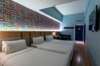 Een bed of bedden in een kamer bij ibis Styles Kuala Lumpur Bukit Bintang