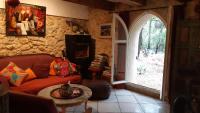 a living room with a couch and an arched window at Le Mas Nomade in Callian