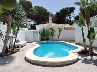 Bazén v ubytovaní Villa andaluza relax y playa en entorno tranquilo alebo v jeho blízkosti