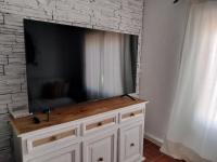 Televízia a/alebo spoločenská miestnosť v ubytovaní Villa andaluza relax y playa en entorno tranquilo