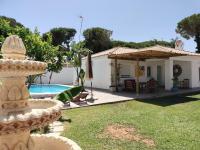 Bazén v ubytovaní Villa andaluza relax y playa en entorno tranquilo alebo v jeho blízkosti