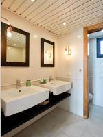 A bathroom at CocoBeach Mojácar