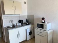 Kuchyňa alebo kuchynka v ubytovaní Résidence Port Soleil Bâtiment B2 - Studio 3 pers- Port Soleil 2ième étage MAE-4464