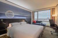 Hyatt Regency Taoyuan International Airportにあるベッド