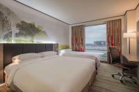 Hyatt Regency Taoyuan International Airportにあるベッド