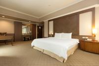 a large bedroom with a large bed and a desk at F Hotel - Chiayi in Fanlu