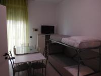 Televízia a/alebo spoločenská miestnosť v ubytovaní Gabbiano Apartments