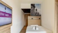 B&B HOTEL Como Baradelloにあるテレビまたはエンターテインメントセンター