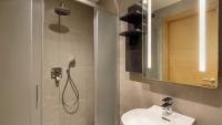 B&B HOTEL Como Baradelloにあるバスルーム
