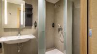 B&B HOTEL Como Baradelloにあるバスルーム