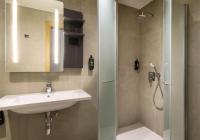 B&B HOTEL Como Baradelloにあるバスルーム