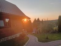 Pohľad na východ alebo západ slnka z apartmánu alebo blízkeho okolia