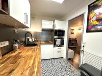 Kuchnia lub aneks kuchenny w obiekcie Cosy Duplex avec Parking à Paris 19 by immo kit bnb