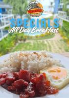 un piatto di cibo con riso e un uovo di Apsaras Tribe Siargao a Catangnan