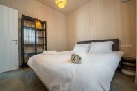 Ein Bett oder Betten in einem Zimmer der Unterkunft Sun City - By Harim