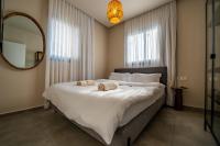 Ein Bett oder Betten in einem Zimmer der Unterkunft Sun City - By Harim