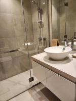 Ein Badezimmer in der Unterkunft STUDIO ONE Stunning Marina View - TIE Hotels &amp; Resorts