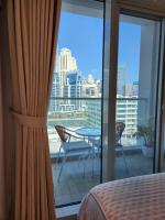 Ein Bett oder Betten in einem Zimmer der Unterkunft STUDIO ONE Stunning Marina View - TIE Hotels &amp; Resorts