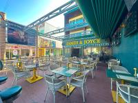 En restaurant eller et andet spisested på Quality Beach Resorts and Spa Patong