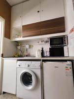 Kuchyň nebo kuchyňský kout v ubytování Elena Holiday Apartment